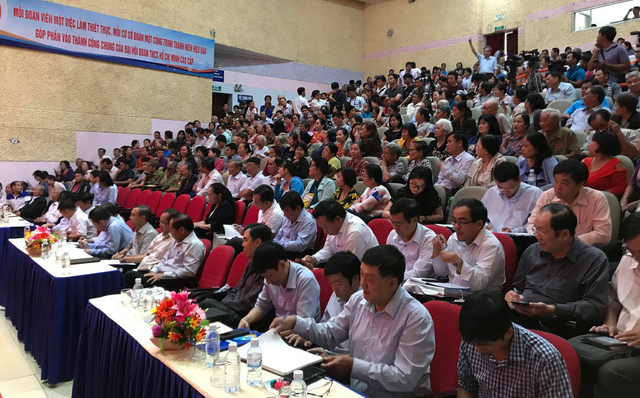 Ném giày trong buổi tiếp xúc cử tri, người phụ nữ bị phạt 750.000 đồng