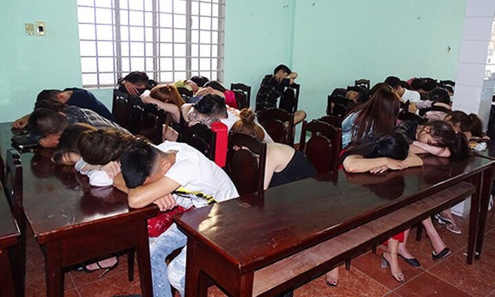 48 thanh niên mở tiệc ma túy trong căn nhà có nhiều camera quan sát