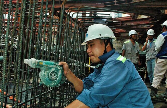 Vì sao tường vây tuyến metro số 1 tại TP.HCM chỉ còn 1,5m?