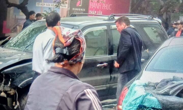 Nhân chứng kể phút 'xe điên' tông hàng loạt phương tiện trên phố Thủ đô