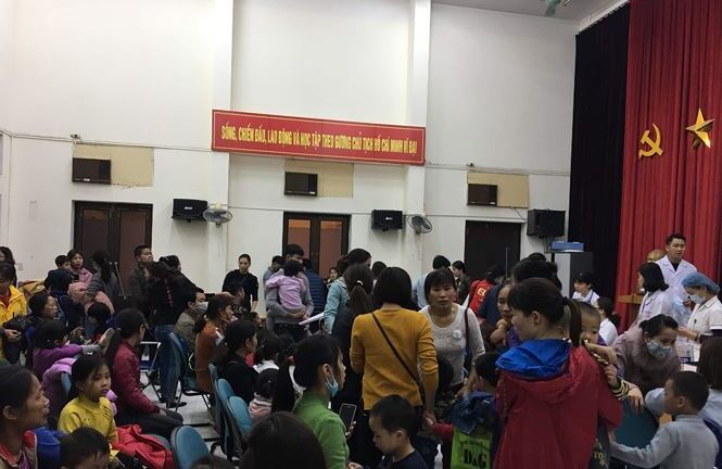 Phụ huynh ồ ạt đưa con đi xét nghiệm sán: Ai giám sát bữa ăn của trẻ?