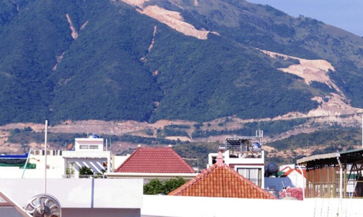Băm nát núi Chín Khúc xây biệt thự để bán