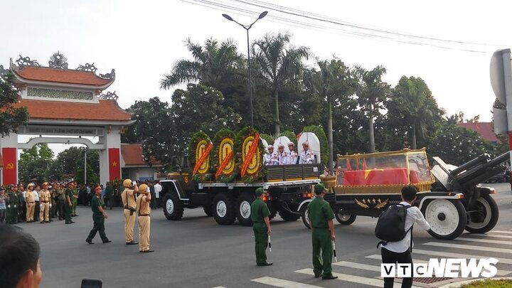 Ảnh: Linh cữu Đại tướng Lê Đức Anh về đến nghĩa trang TP.HCM