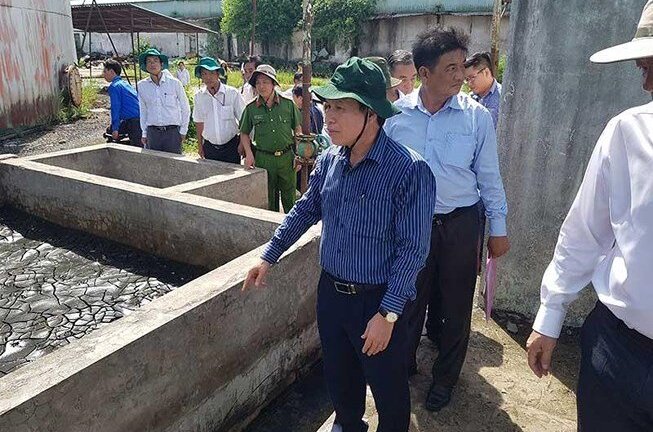 Xả thải đen kịt, hôi thối trực tiếp ra sông, công ty mía đường ở Hậu Giang phải ngừng sản xuất