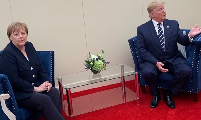 Khoảnh khắc Trump - Merkel không nhìn mặt nhau khi gặp ở Anh