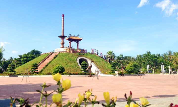 Nghi vấn Chủ tịch Hội Chiến sĩ Thành cổ Quảng Trị kê khống cất bốc 430 hài cốt liệt sĩ