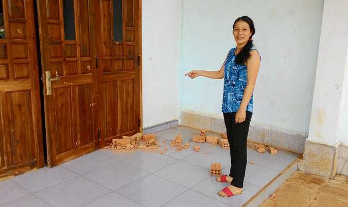 Dân tố bị cán bộ trại giam quậy phá, ném gạch vào nhà