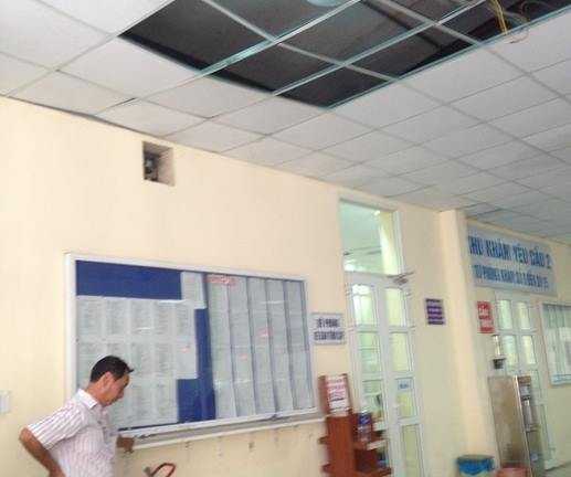Rơi mảng trần nhà tại bệnh viện Tai Mũi Họng Trung ương: Một cháu bé nhập viện cấp cứu