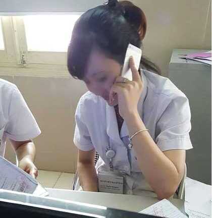 Khẩn trương xác minh vụ dân xếp hàng chờ nhân viên bệnh viện 'nấu cháo' điện thoại