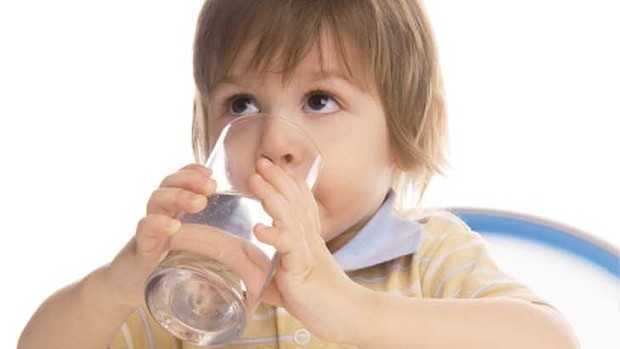 Nóng 40 độ, mỗi ngày cần uống bao nhiêu nước?