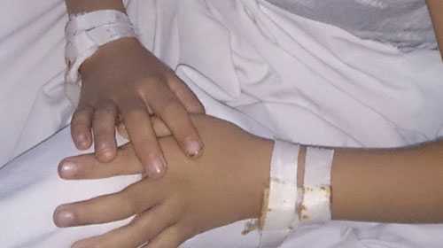 Bé trai cần rút đinh tay phải, bác sỹ mổ nhầm tay trái