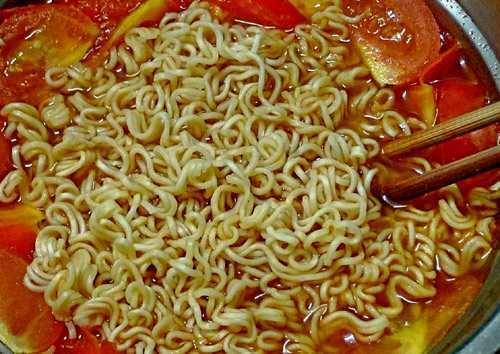 Mỳ tôm: Món ăn nhanh tiềm ẩn hàng loạt nguy cơ 'chết người'