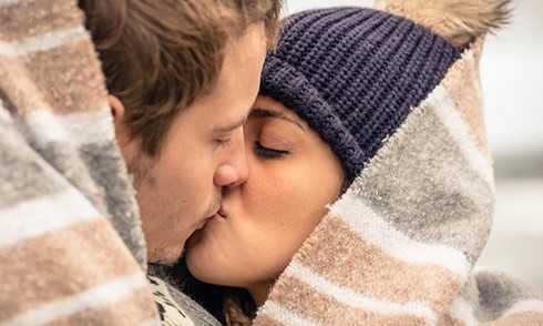 Tăng nguy cơ vô sinh chỉ vì một nụ hôn?