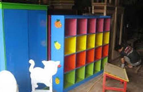 Bị tủ gỗ trong trường mầm non đè trúng, bé 6 tuổi thiệt mạng