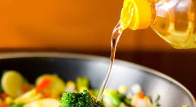 Lưu ý đặc biệt khi dùng dầu ăn để không gây hại cho cả gia đình