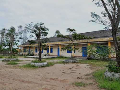 Tâm sự buồn của hiệu trưởng trường chỉ có 2 học sinh tốt nghiệp