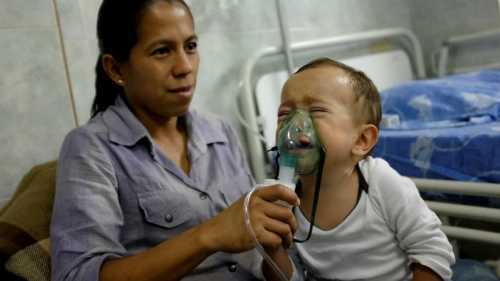 Người Venezuela đi viện phải mang theo thuốc men mới được khám, chữa bệnh