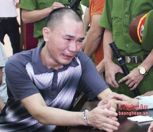 Gặp mẹ trước toà, gã giang hồ buôn ma túy khóc như mưa