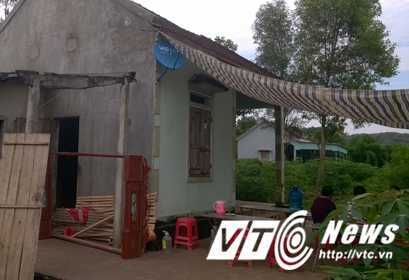 Nghịch tử dùng ống điếu đánh vào đầu mẹ ruột