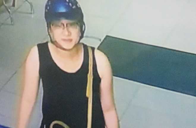 Người lạ lẻn vào trường, giáo viên mất điện thoại Vertu 400 triệu