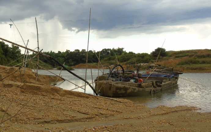 Chủ tịch Hà Nội yêu cầu xử nghiêm, công khai danh tính 'cát tặc'