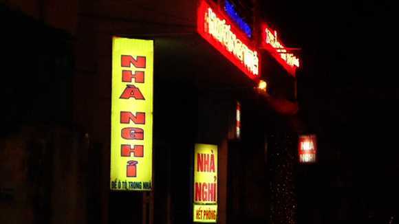 Bắt quả tang vợ ngoại tình, chồng cắt 'của quý' tình địch