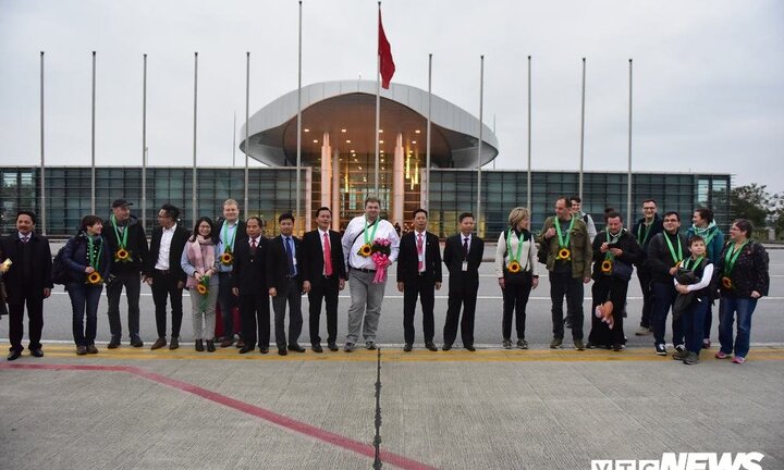 Ảnh: Đón vị khách quốc tế đầu tiên 'xông đất' Thủ đô năm 2019