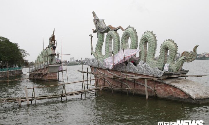 Ảnh: Đôi rồng thời Lý nặng 60 tấn ở Hồ Tây lần đầu được tu sửa đón Tết Nguyên đán