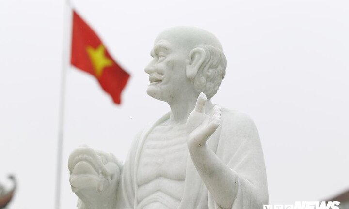 Ảnh: Hơn chục pho tượng La Hán bị kẻ xấu đập phá trong ngôi chùa ở Hà Nội