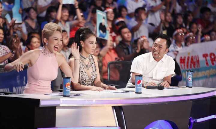 Giám khảo Vietnam Idol 'đá xoáy' Sơn Tùng M-TP ngay trên chương trình trực tiếp