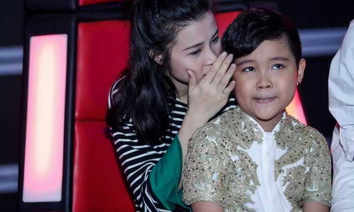 Trực tiếp bán kết 2 Giọng hát Việt nhí: Đông Nhi căng thẳng khi trò cưng hát cùng Hương Tràm