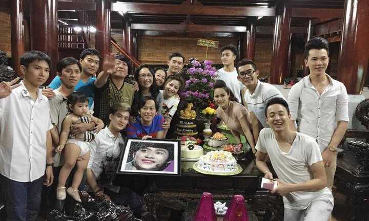 Hoài Linh tổ chức sinh nhật ấm cúng tại nhà thờ Tổ