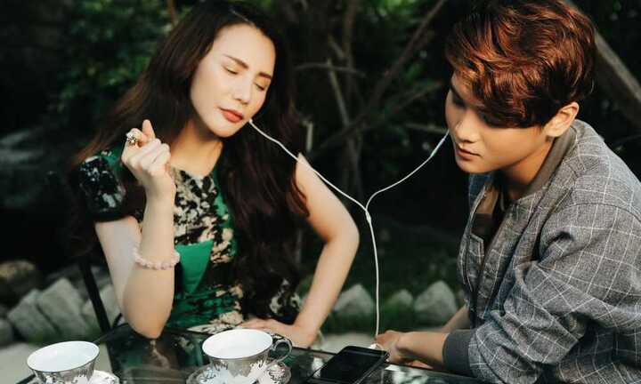 Hồ Quỳnh Hương trở lại với dòng nhạc sở trường trong 'Sống trọn hôm nay'