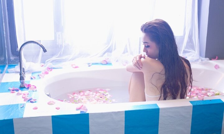 MLee mạnh dạn khai thác hình thể sexy trong MV mới