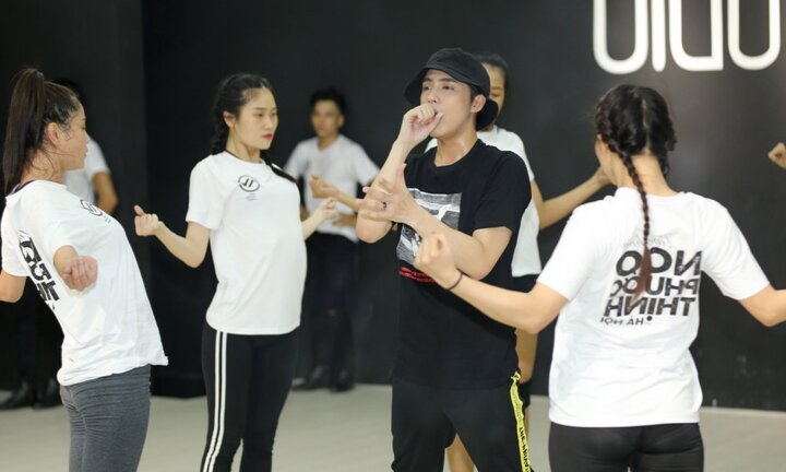 Noo Phước Thịnh tập nhảy liên tục 5 tiếng đồng hồ cho liveshow