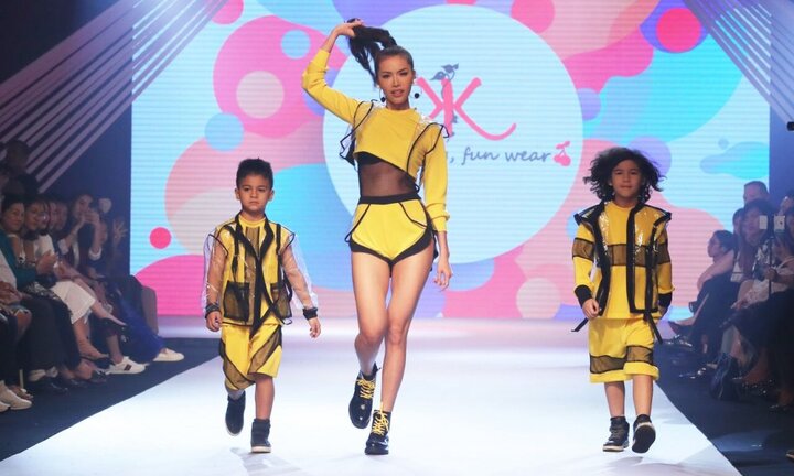 Siêu mẫu Thanh Hằng, Minh Tú trình diễn ấn tượng cùng dàn mẫu nhí