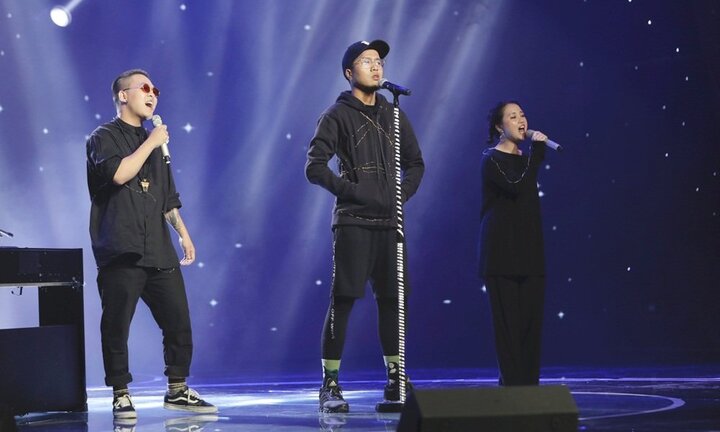 Lộn xộn band tiếp tục gây sốt với ca khúc phản ánh tình trạng 'sống ảo'