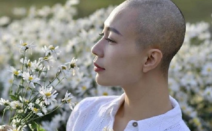 Hồ Ngọc Hà và nhiều sao Việt xót thương cựu người mẫu qua đời ở tuổi 37 vì ung thư