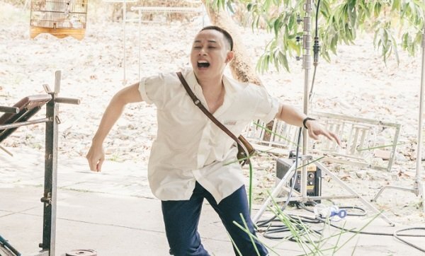 Trúc Nhân: ‘Ngày nhỏ tôi quậy nhất xóm nhưng mỗi lần bị ba đánh xong, mẹ đều dỗ dành'