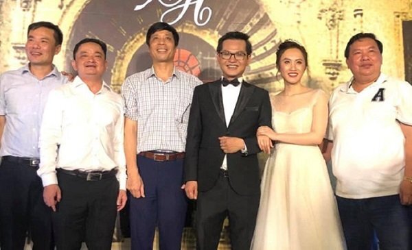 Đông đảo nghệ sĩ miền Bắc dự tiệc cưới thứ 3 của NSND Trung Hiếu