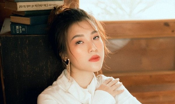 Hoàng Oanh: ‘Tôi thấy mình trưởng thành, học được nhiều thứ hơn khi yêu bạn trai ngoại quốc’