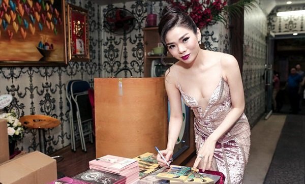 Bị chê đứng bán đĩa CD nhốn nháo như ngoài chợ, Lệ Quyên lên tiếng