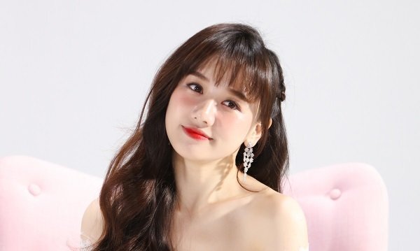 Hari Won khoe nhan sắc rạng rỡ, ngày càng trẻ trung ở tuổi 33