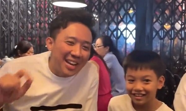 Con trai Hồ Ngọc Hà đối đáp dí dỏm khiến Trấn Thành bật cười