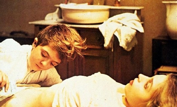 Loạt phim Mỹ gây tranh cãi vì diễn viên chưa đủ 18 tuổi đóng cảnh nóng