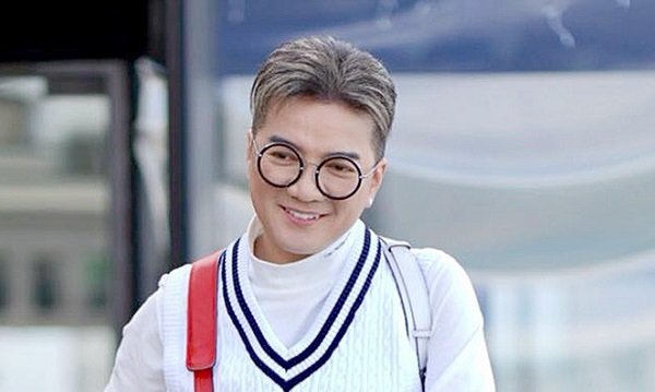 Đàm Vĩnh Hưng: 'Thiên hạ mắng chửi trên đầu, mình im lặng hóa ra mình mù dở, điếc dở à?'