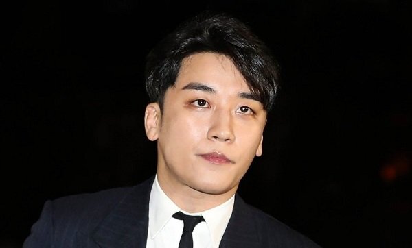 Hàng trăm người biểu tình trước dinh Tổng thống Hàn Quốc vì bê bối của Seungri