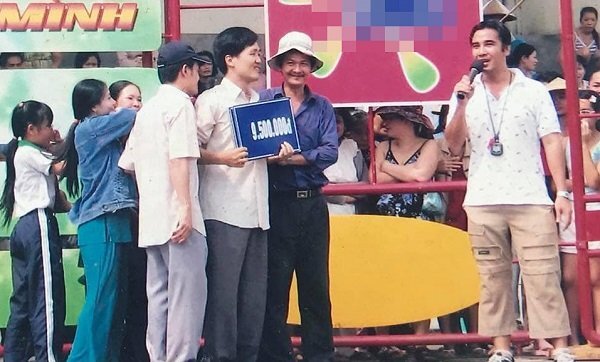 Thí sinh khiếm thị từng được Quyền Linh giúp đỡ khóc, mong nam MC đừng giải nghệ