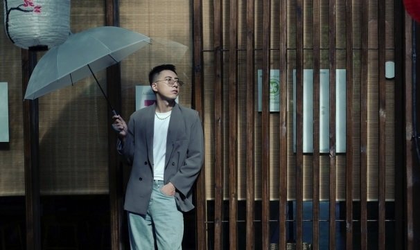 Only C tung hit mới, chơi lớn khi 'biến' con phố ở Đà Lạt thành Nhật Bản