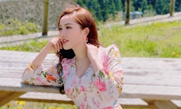 Bảo Thy viết thư tay cho người yêu, khoe nét đẹp mong manh giữa trời Tây